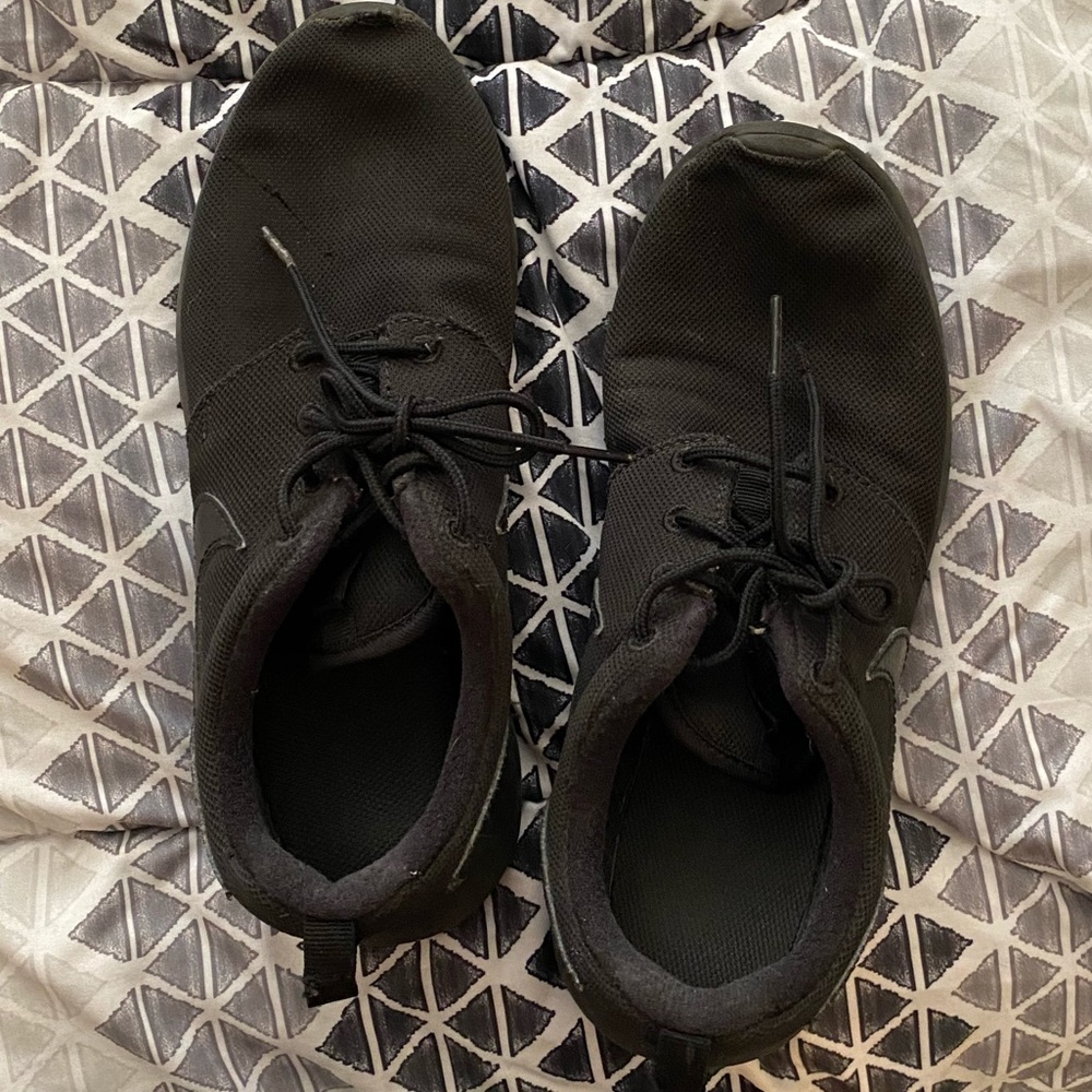 black nike roche